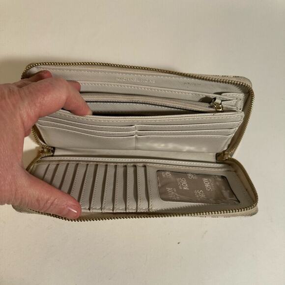 Michael Kors Monogrammed Jet Set Zip Wallet - Picture 4 of 5